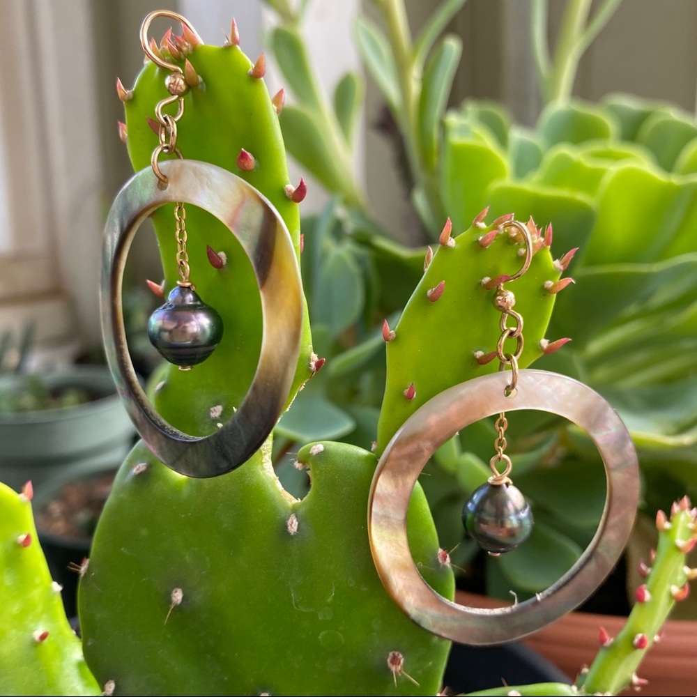 Mother of Pearls hoop earrings